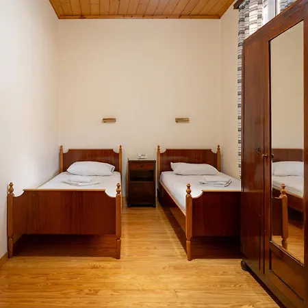 Patrai Lägenhetshotell 3*