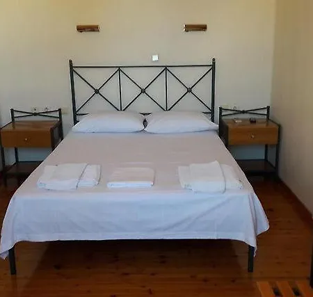 Patrai 3*